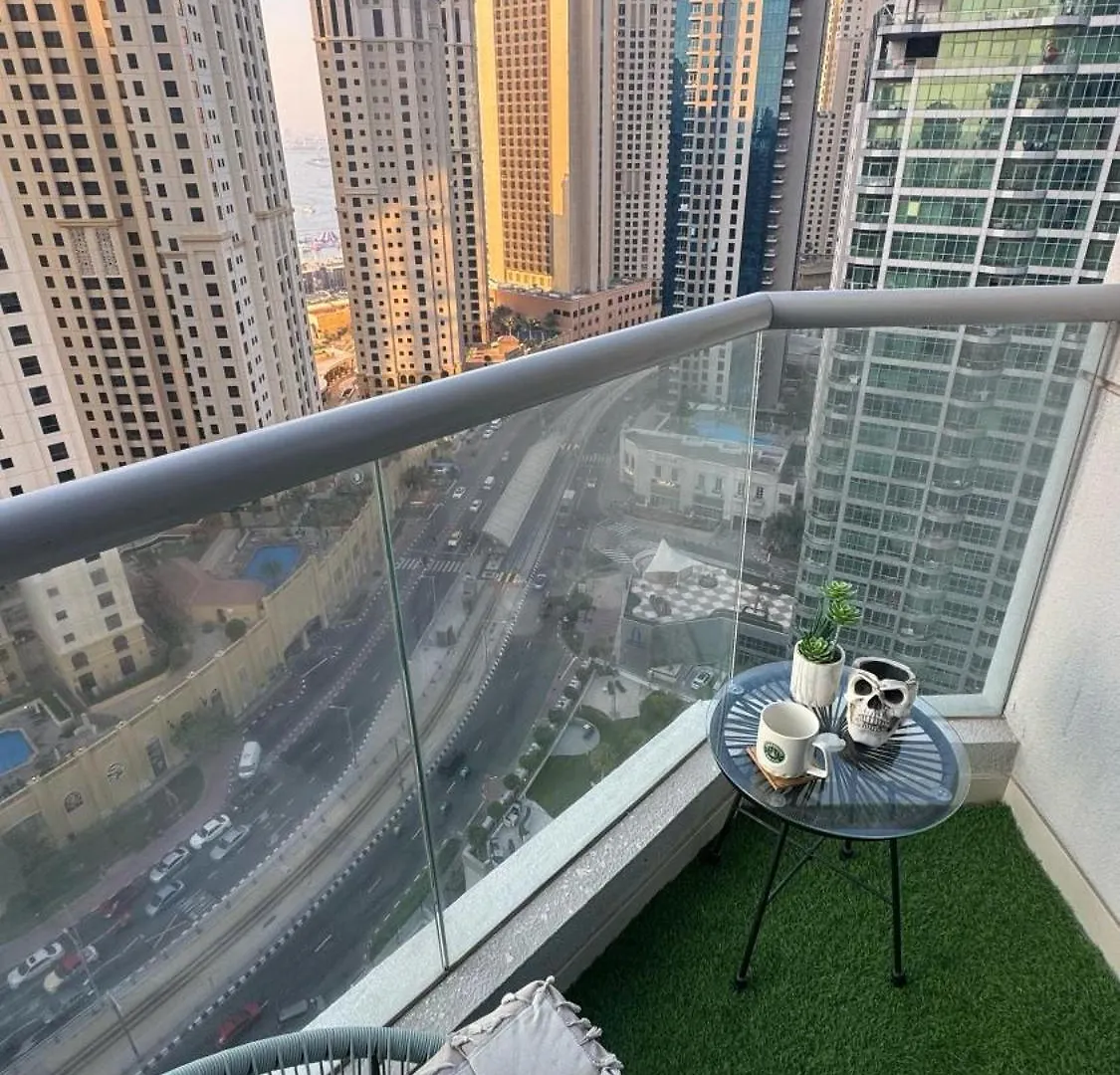 Modern Cozy Two Bedrooms In Very Attractive Location With Marina View Dubai Appartement