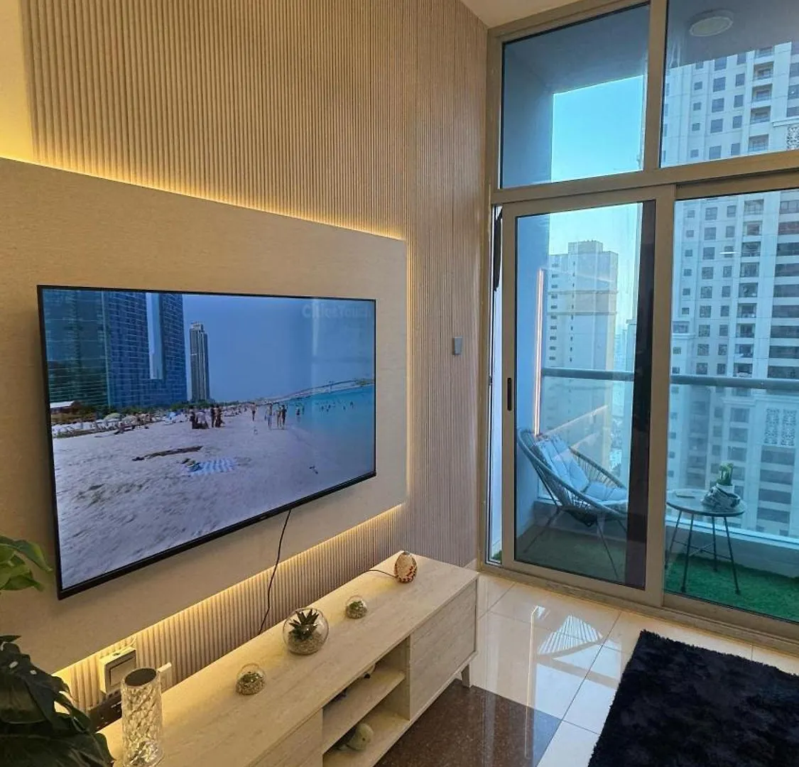 Modern Cozy Two Bedrooms In Very Attractive Location With Marina View Dubai Appartement
