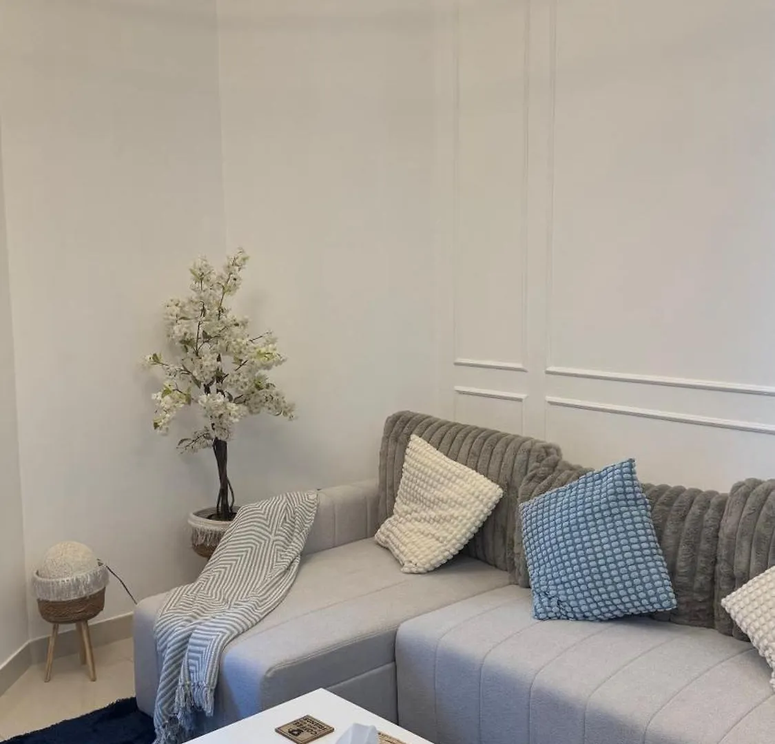 Modern Cozy Two Bedrooms In Very Attractive Location With Marina View Dubaj 0*,