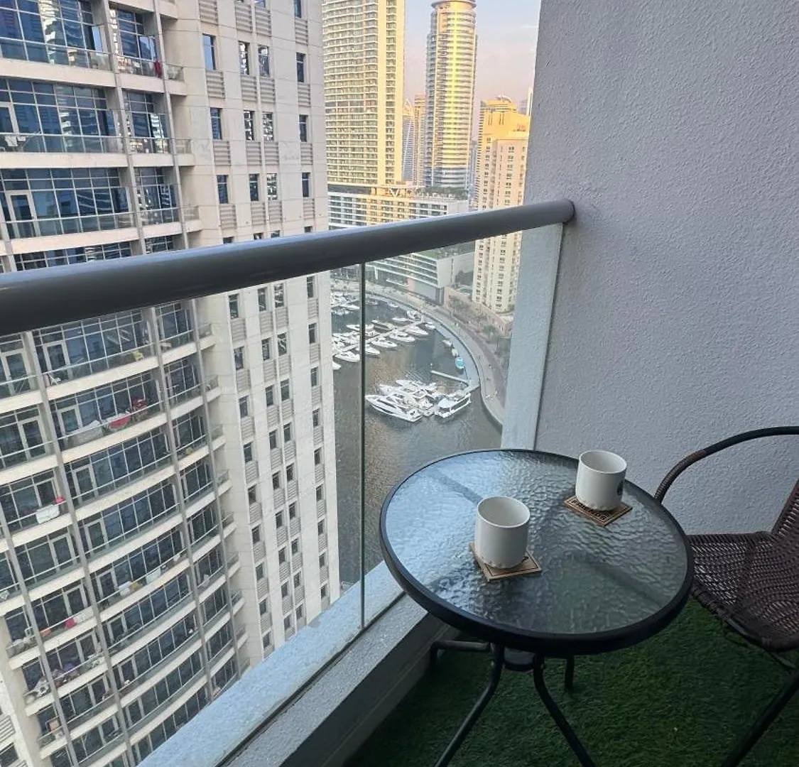 Modern Cozy Two Bedrooms In Very Attractive Location With Marina View Dubaj Apartament