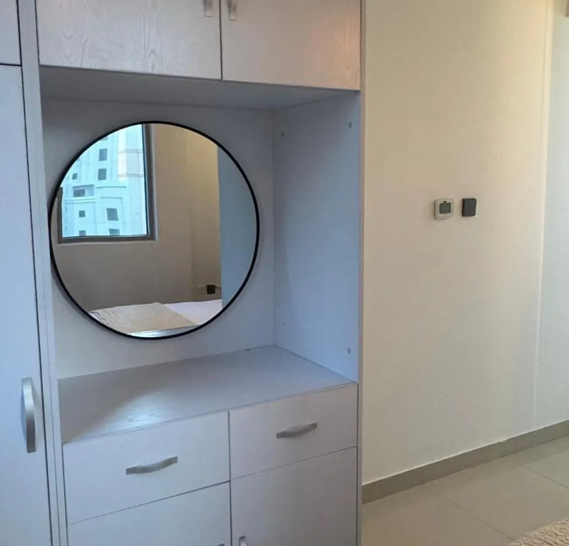 Apartament Modern Cozy Two Bedrooms In Very Attractive Location With Marina View Dubaj