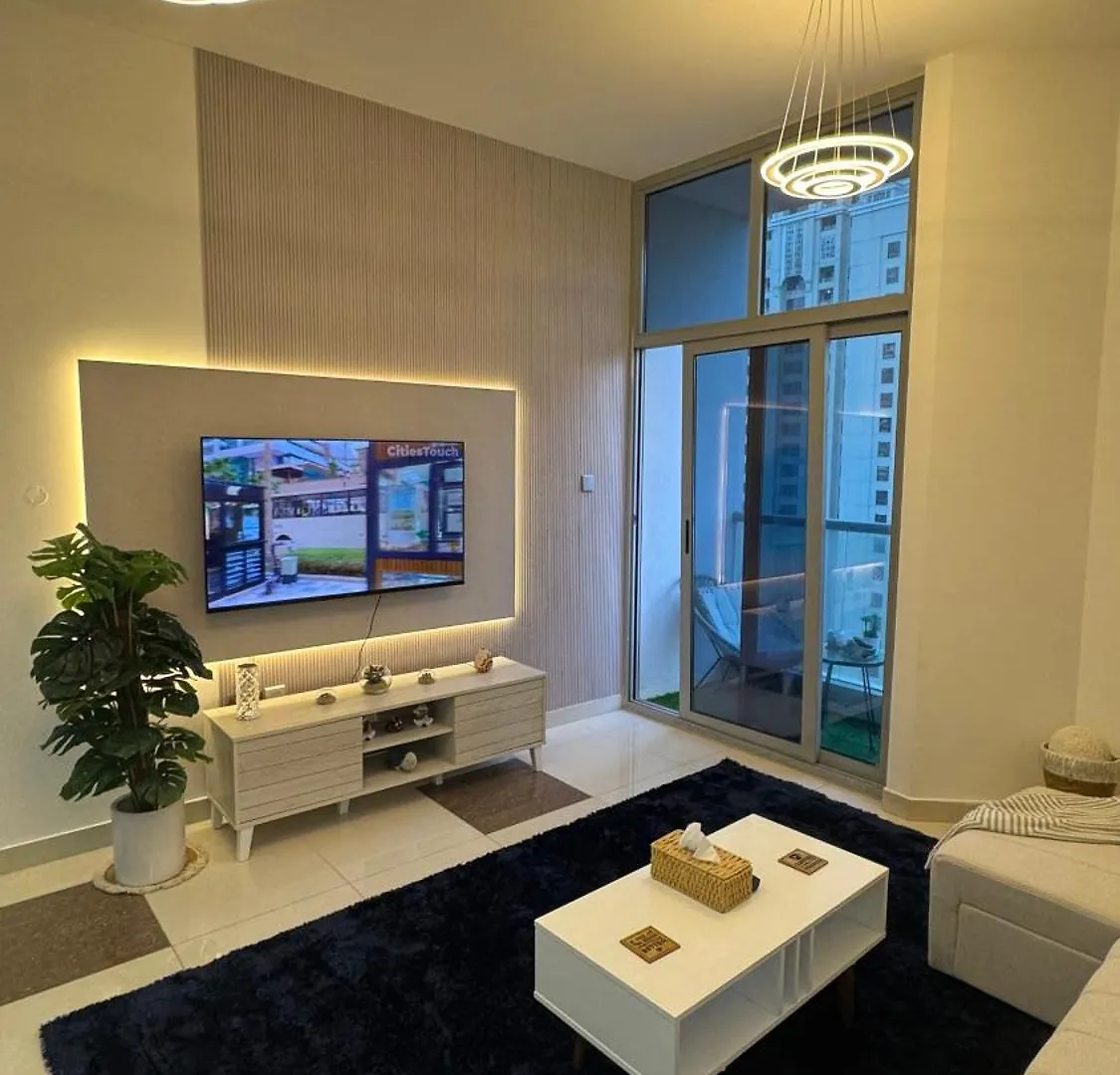 Modern Cozy Two Bedrooms In Very Attractive Location With Marina View Dubaj