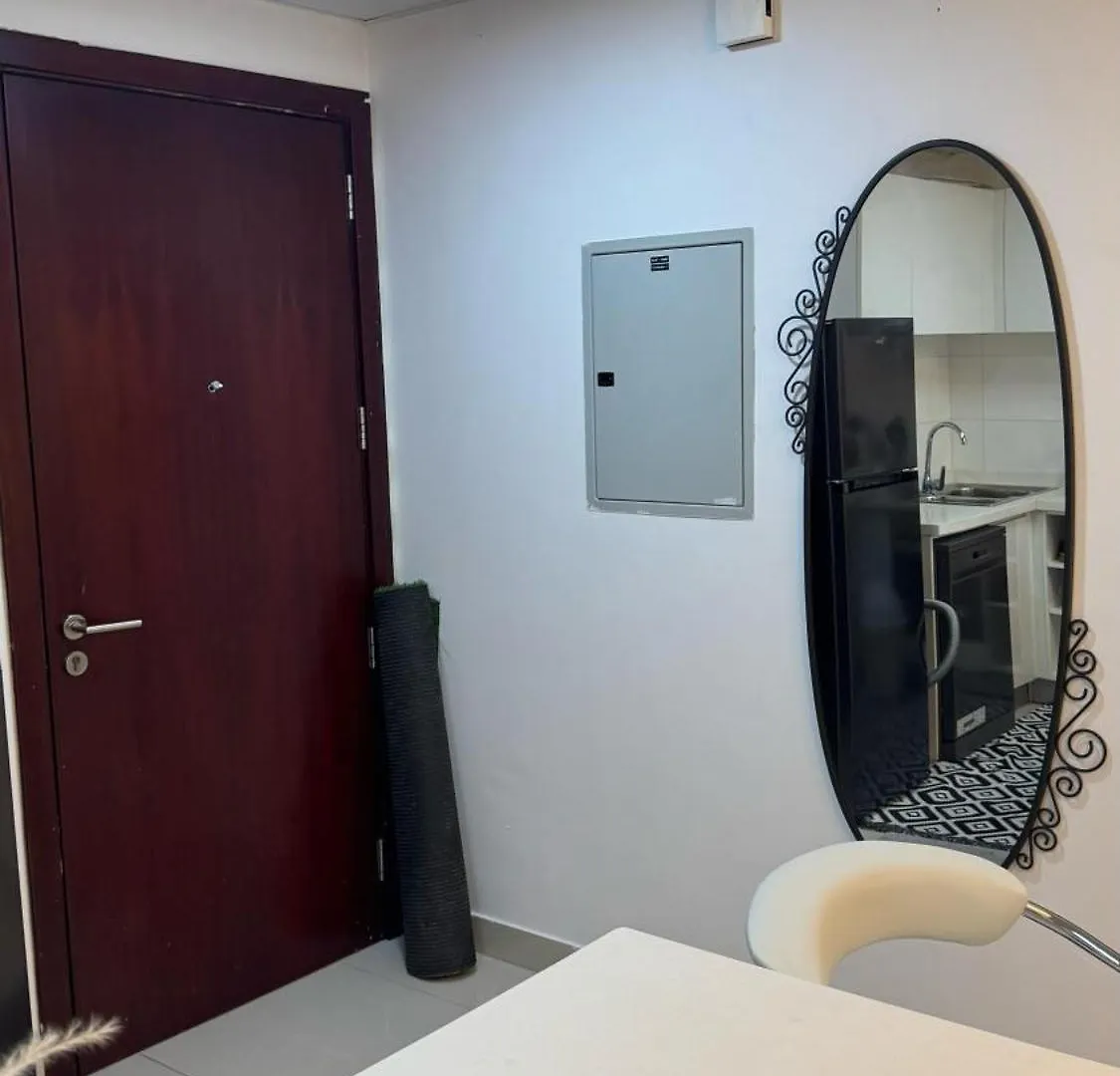 Modern Cozy Two Bedrooms In Very Attractive Location With Marina View Dubaj