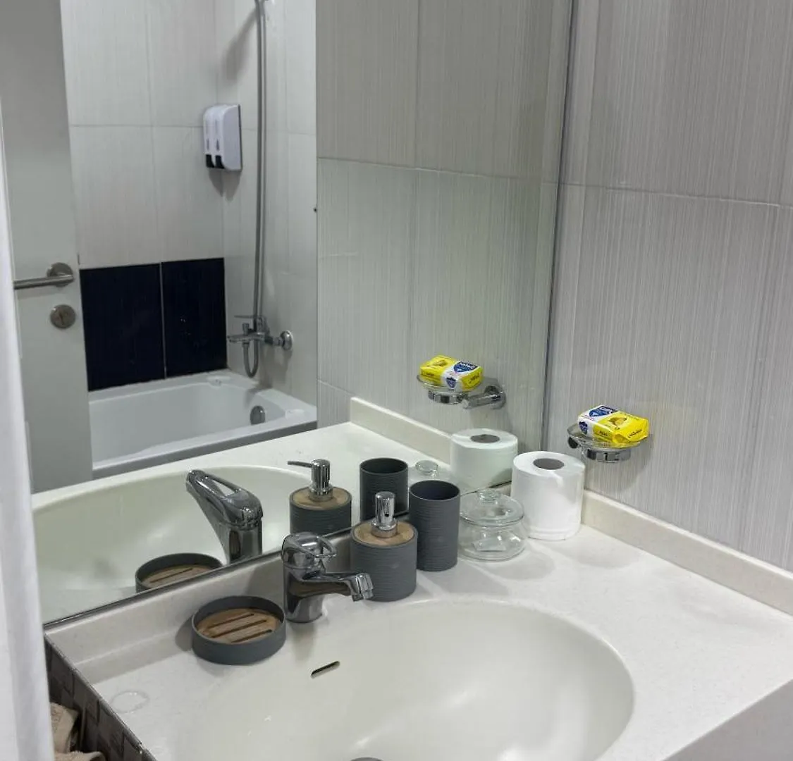 Modern Cozy Two Bedrooms In Very Attractive Location With Marina View Dubaj 0*,