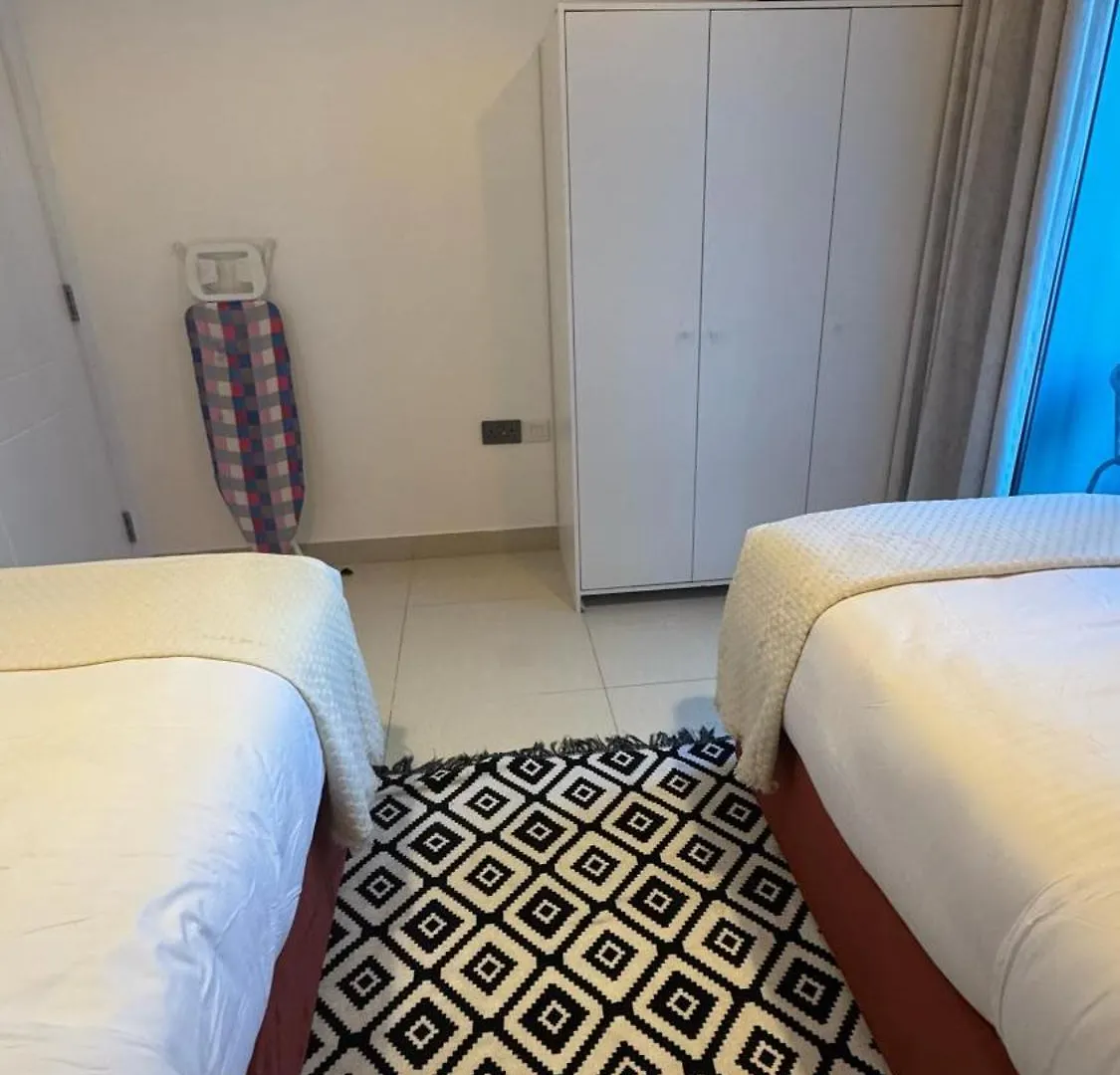 Modern Cozy Two Bedrooms In Very Attractive Location With Marina View Dubaj Apartament