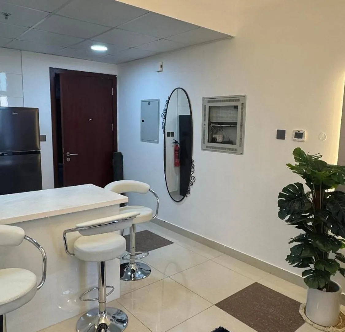 Modern Cozy Two Bedrooms In Very Attractive Location With Marina View Dubaj Apartament