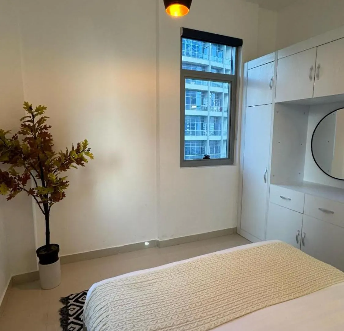 Modern Cozy Two Bedrooms In Very Attractive Location With Marina View Dubaj Apartament