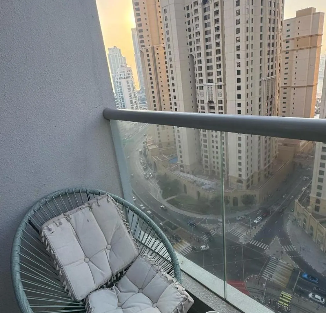 Apartament Modern Cozy Two Bedrooms In Very Attractive Location With Marina View Dubaj