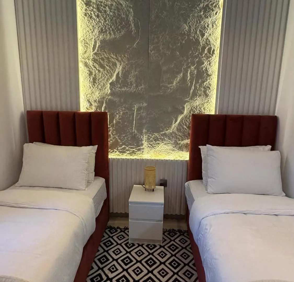 Modern Cozy Two Bedrooms In Very Attractive Location With Marina View Dubaj