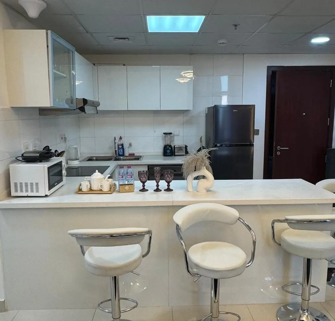 Modern Cozy Two Bedrooms In Very Attractive Location With Marina View Dubaj